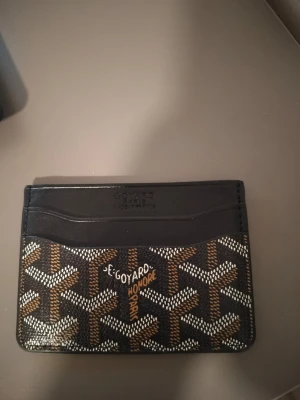  svart kortfodral med mönster - Fin stilligt lyxigt 100% äkta helt ny nästan inte använd bra ha den 