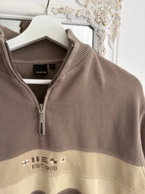 Vintage half zip tröja - Säljer en riktigt snygg vintage half zip! Inga skador. Storlek Small.