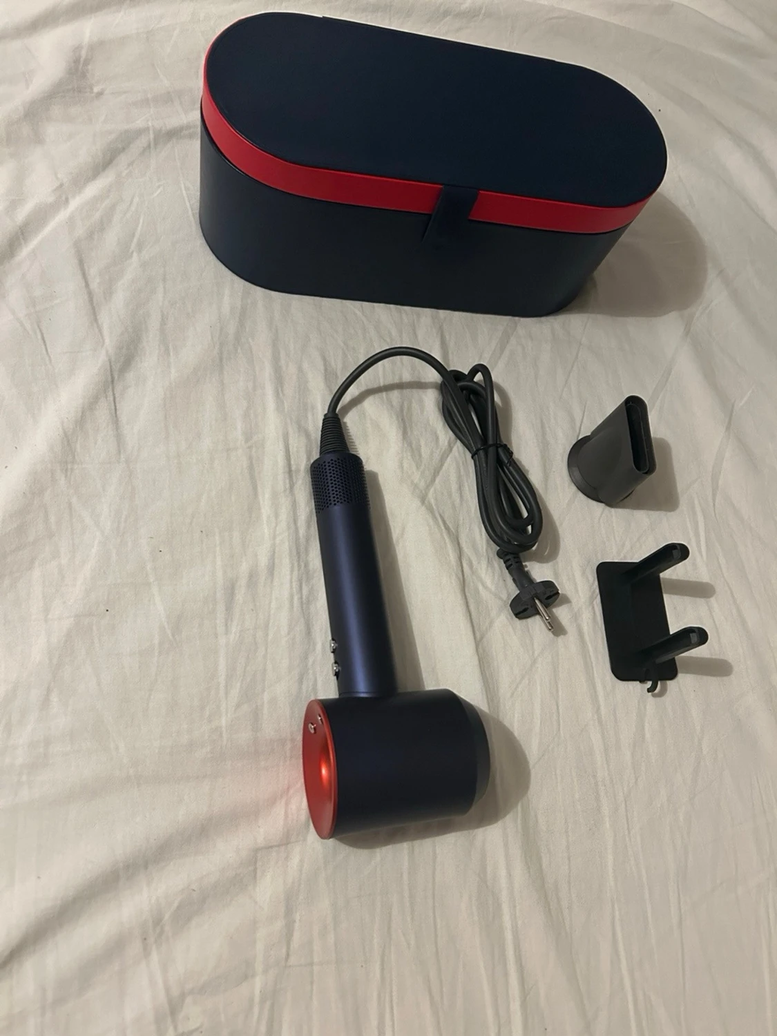 Blå och röd hårfön