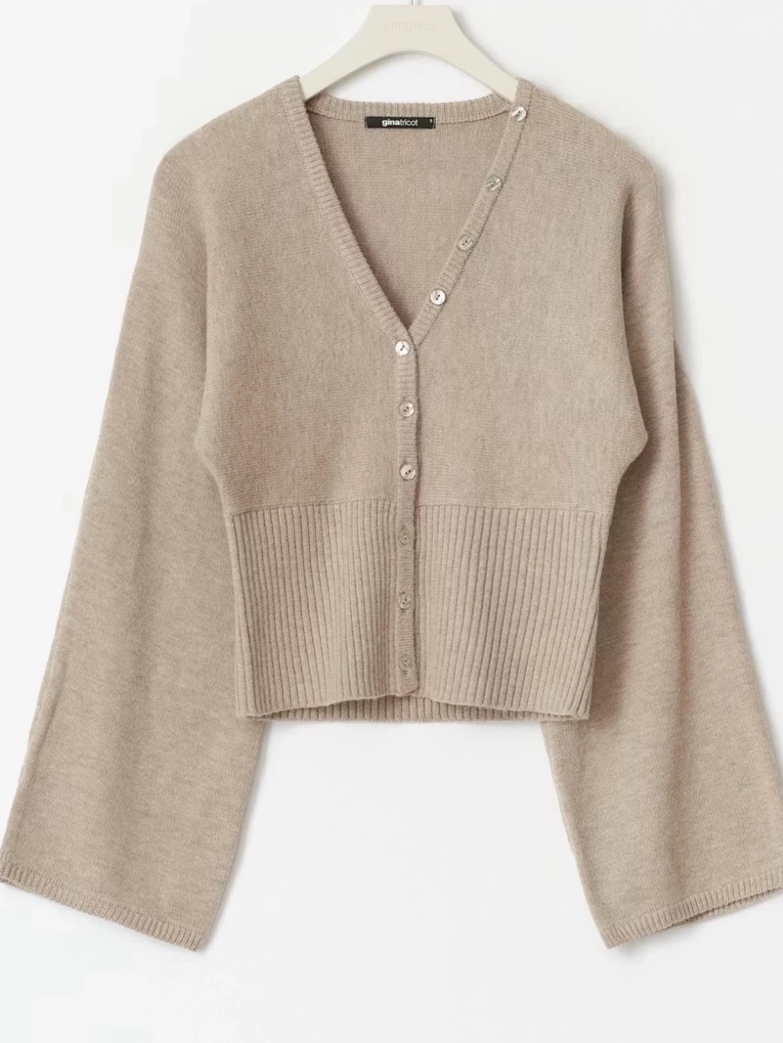 Beige stickad kofta från Gina Tricot - 1