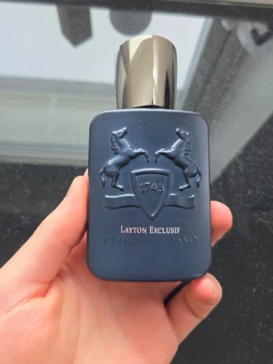 Parfums de Marly Layton Exclusif - Parfums de Marly Layton Exclusif, Parfum, köpt från Boozt. Det är 60ml kvar av 75, kan skicka bild om det behövs.