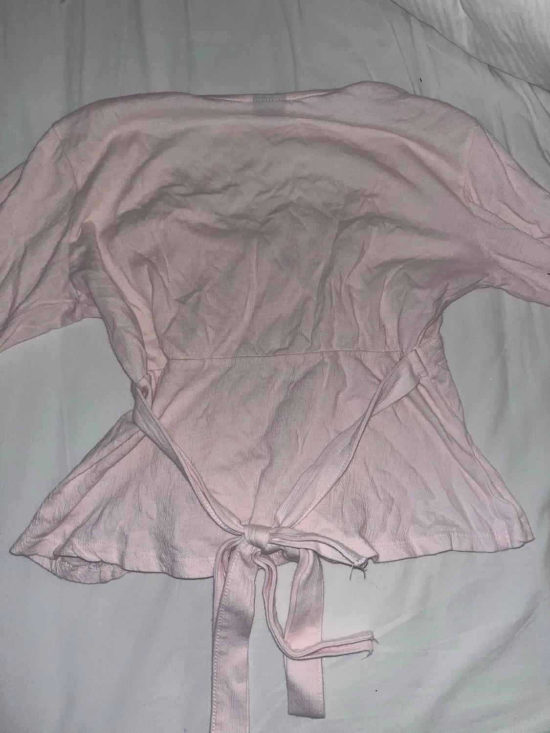 Ljusrosa tröja med en knut på baksidan! - 1