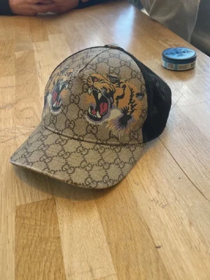 Gucci keps  - 8/10 skick kepsen är bra inget ingår förutom kepsen