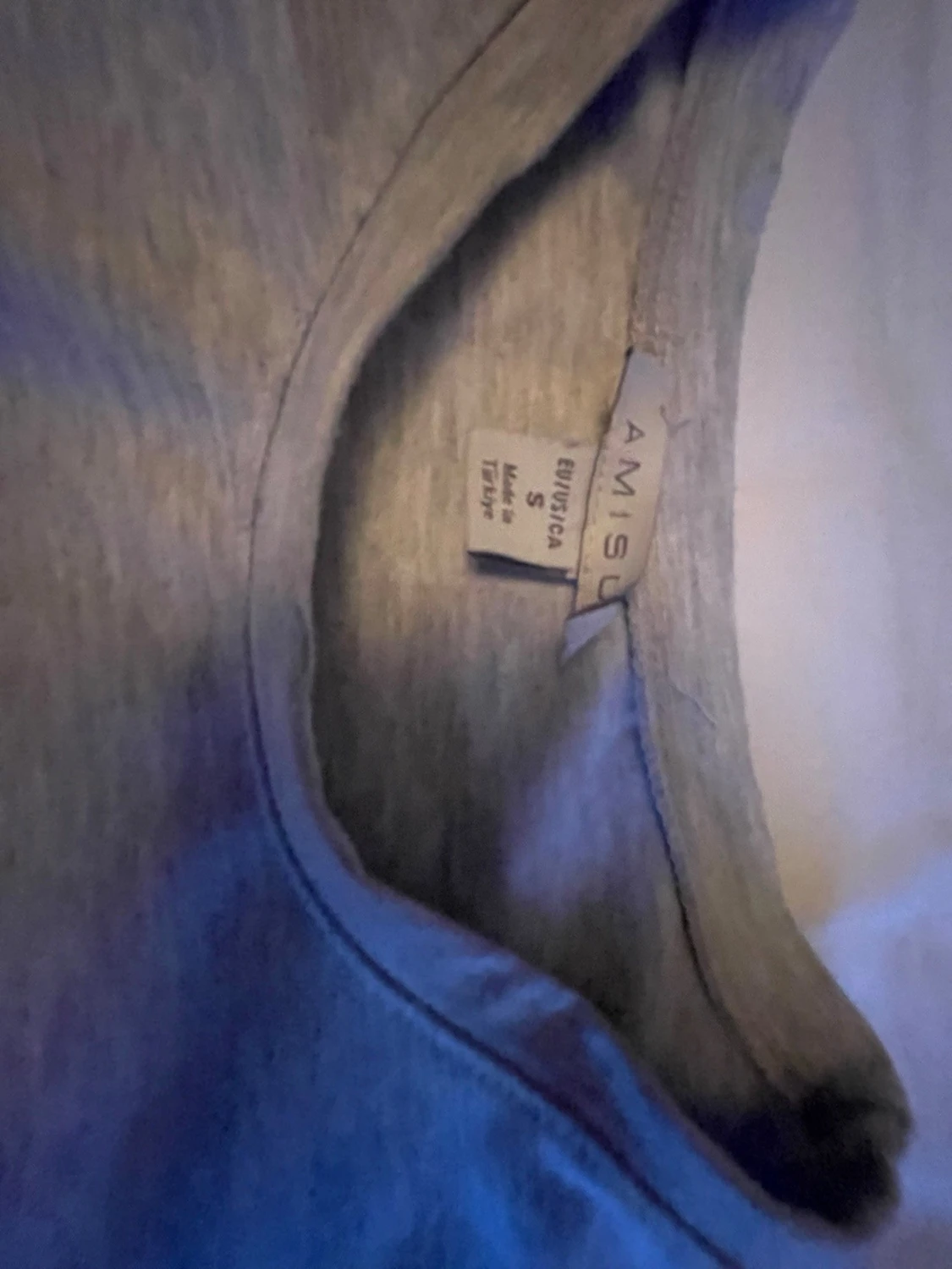 Ljusgrå basic t-shirt från Amisu - 1