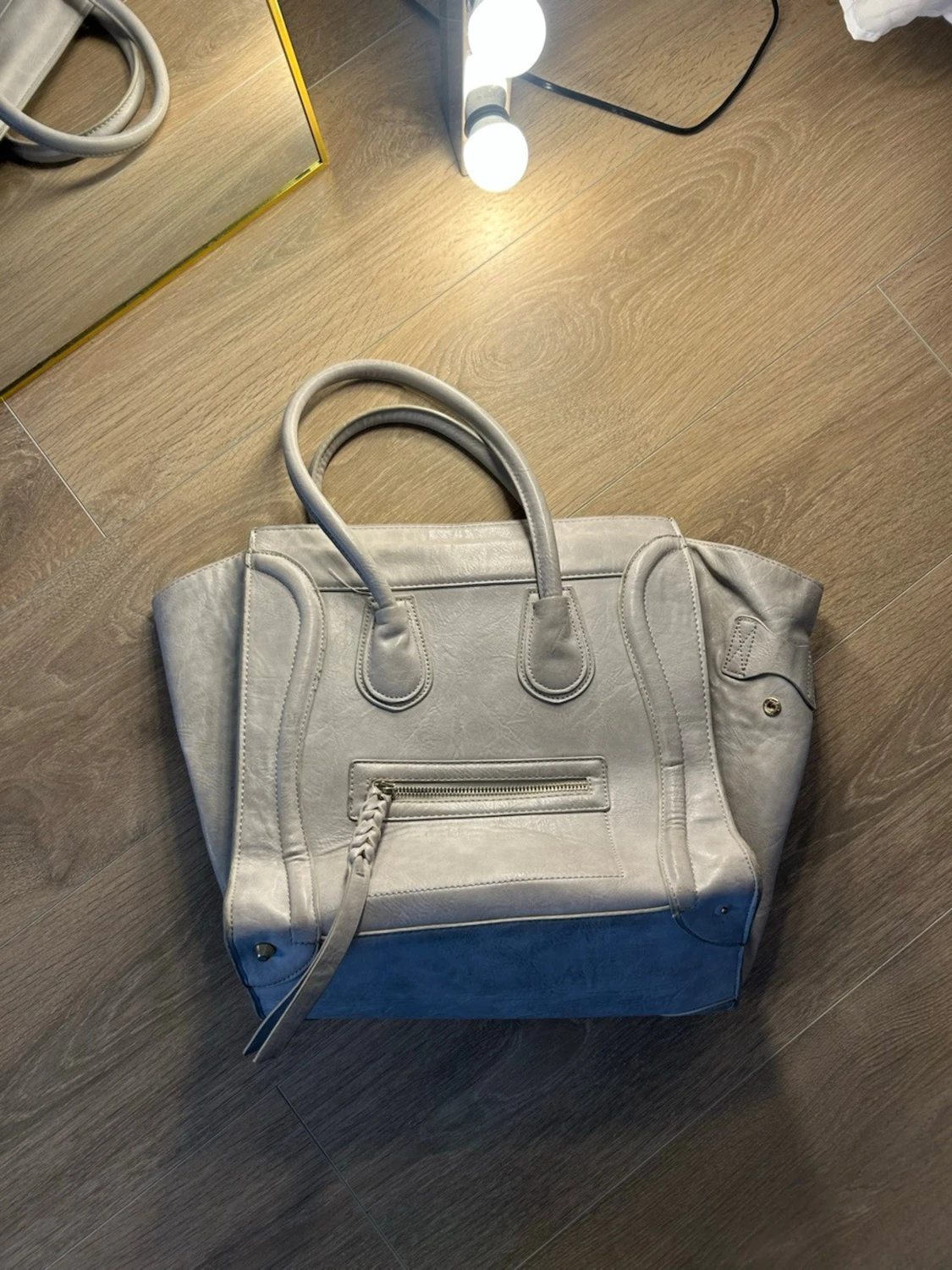 Ljusgrå handväska med dragkedja - 1