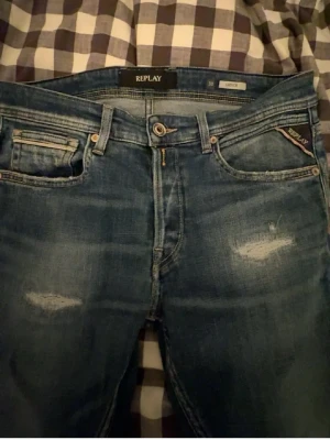 Replay jeans - Ett par snygga replay jeans med modellen grover. Sitter riktigt bra och lite slim. Storleken är 30/30. Hör av er vid minsta fundering