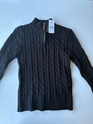 Svart Polo quarter zip - Säljer för jag köpte fel storlek de inte XL som de står, när jag prövade så är de S 