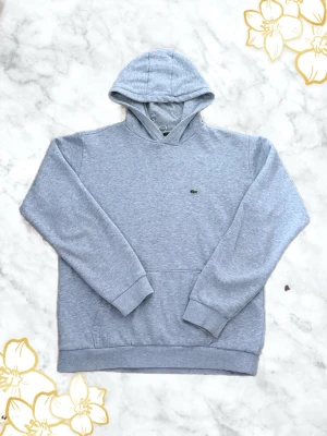 Grå lacoste hoodie - Dyr - Skriv om ni har frågor.   Pris kan diskuteras