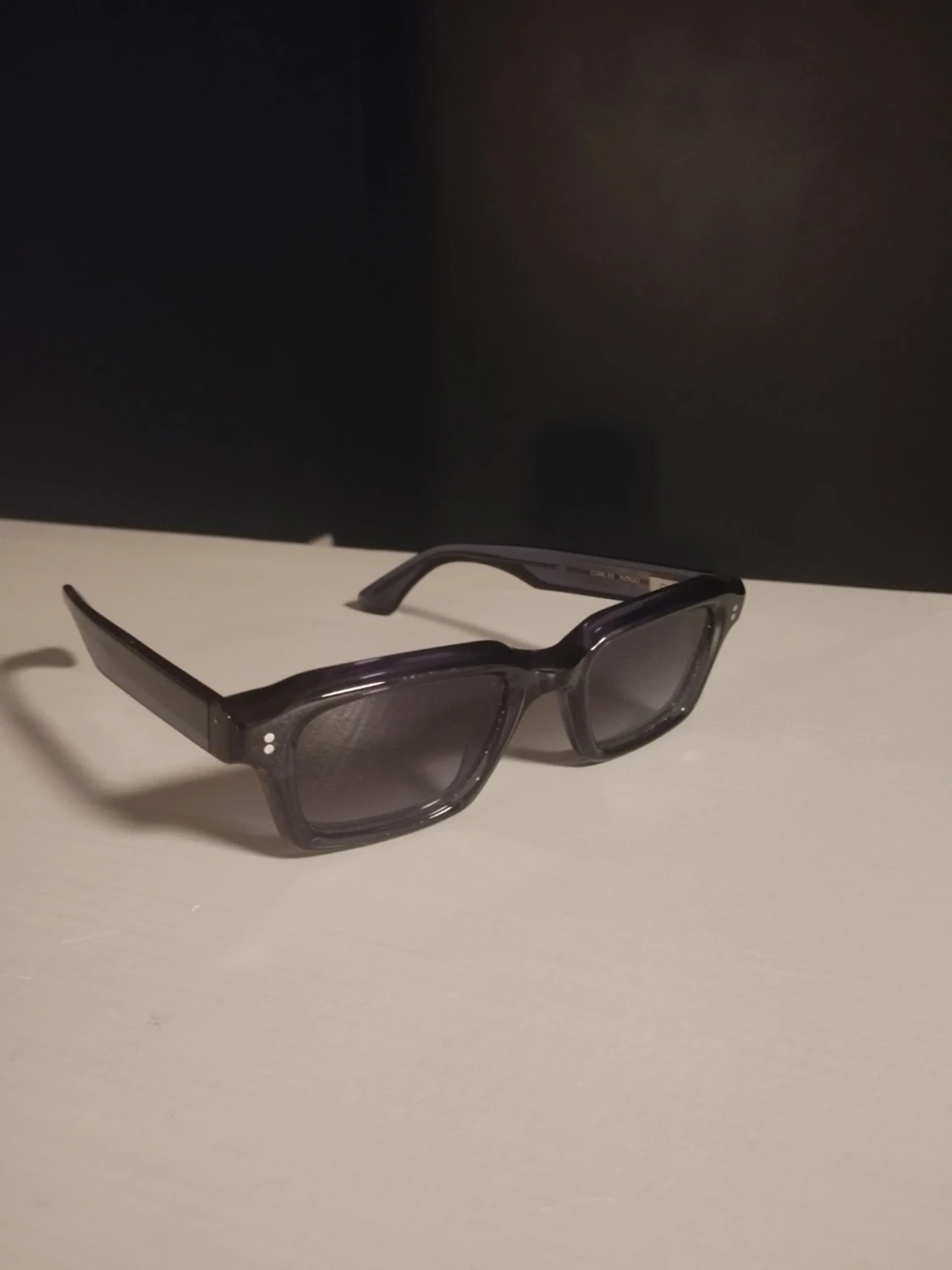 Svarta rektangulära solglasögon