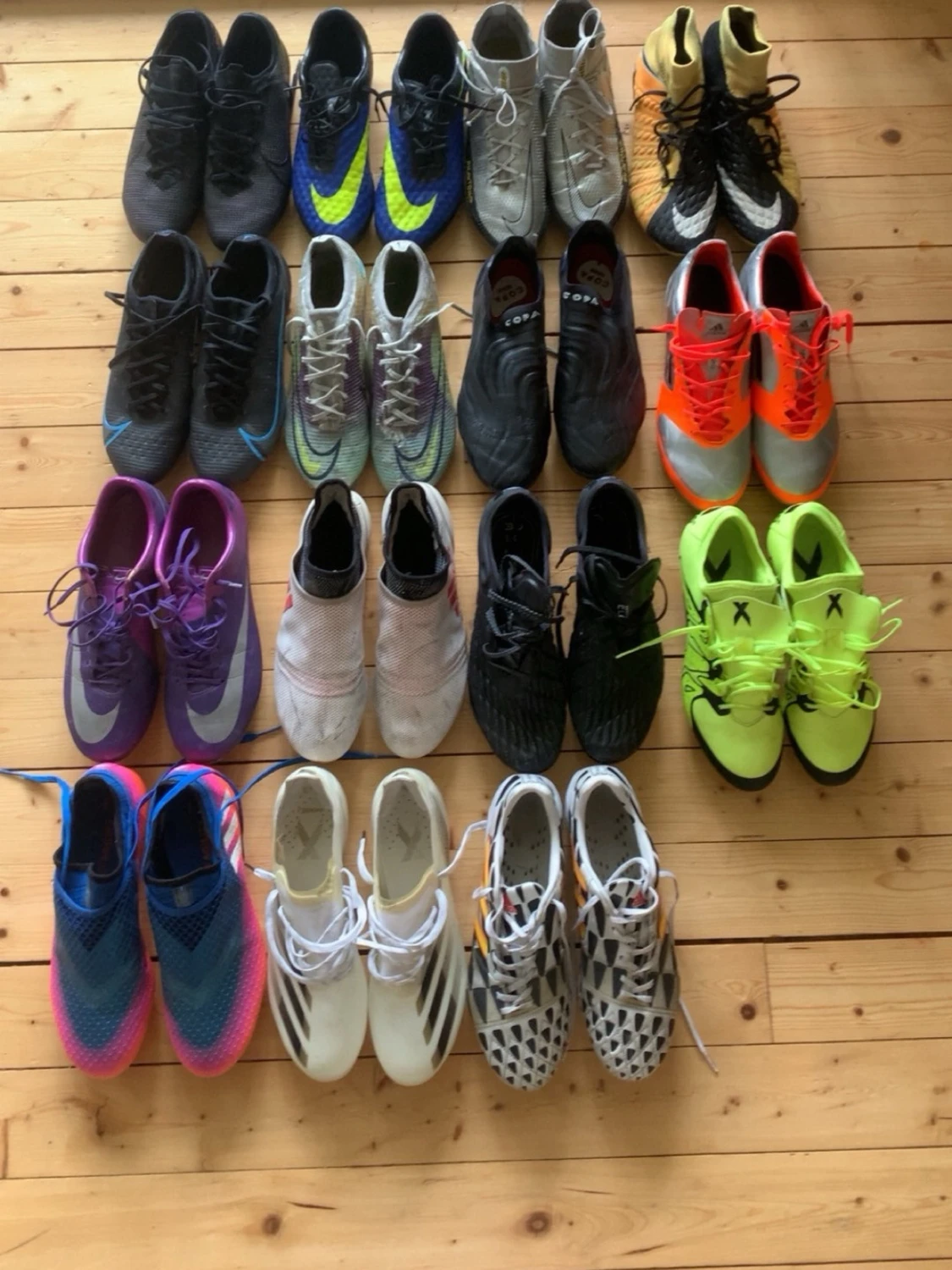 Flera par fotbollsskor Nike & Adidas