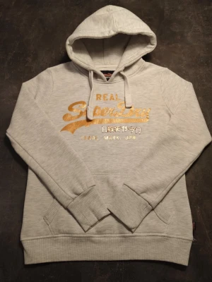 Superdry Hoddie  - Fin superdry Hoddie i väldigt bra skick passar XS. Kolla gärna mina andra annonser 