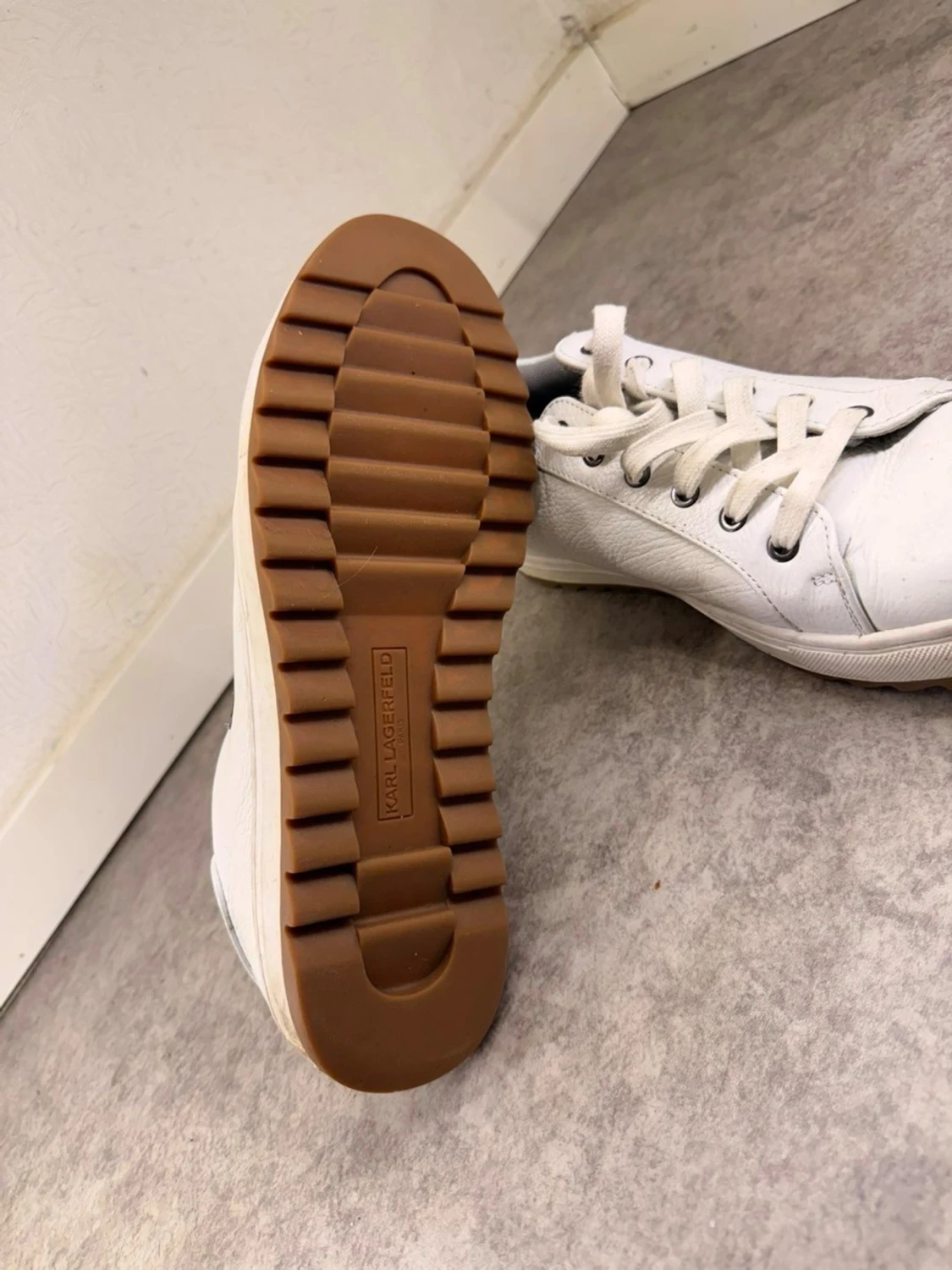 Vita Karl Lagerfeld sneakers