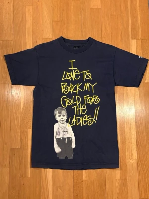 Stussy tshirt - Iltrmgftl tshirt av Stussy sällsynt tryck speciellt i detta fina skicket