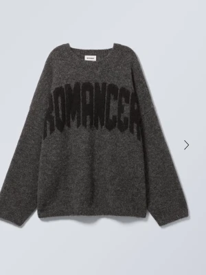 Grå stickad tröja  - Tröja från weekday som inte går att köpa längre, bara använd ett fåtal gånger!!🩷🩷