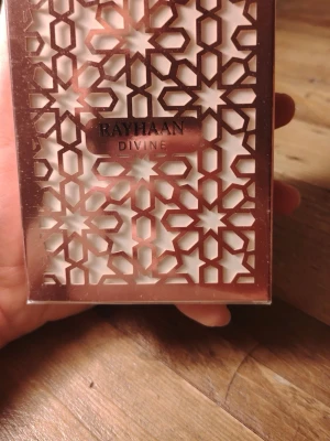 Rayhaan Divine parfym  - Säljer en rayhaan divine som är inspirerad av lv attrape reves den är oanvänd 