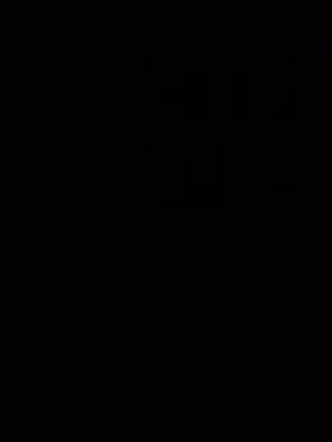 Svart kort klass klänning - En svart kort stickad klänning med rund hals och korta ärmar. Klänningen har en enkel, klassisk siluett och är perfekt för dig som gillar en stilren look. Materialet är mjukt och bekvämt, vilket gör den lätt att bära hela dagen.