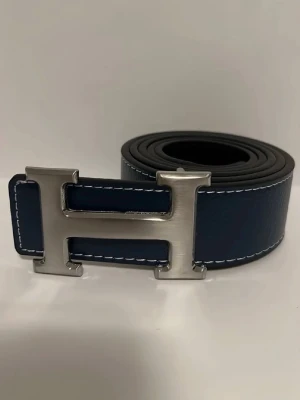 Mörkblå Herme’s Bälte - Helt ny!Mörkblå