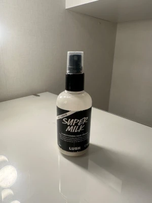 Super milk ifrån lush  - Super milk hair primer ifrån lush, 100 gram och ni ser hur mycket som är använt <3
