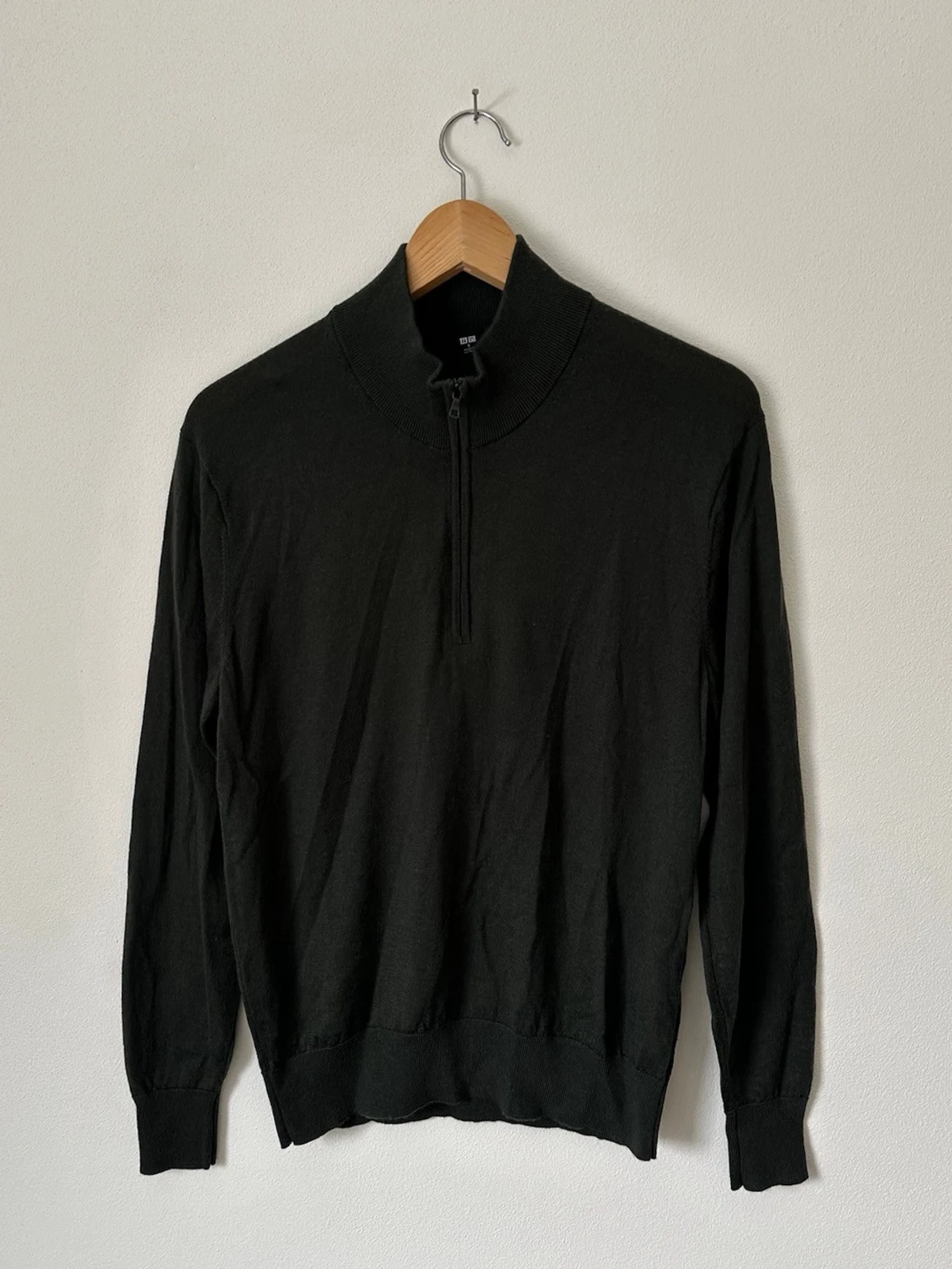 Mörkgrön stickad tröja med halv dragkedja