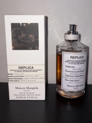 Parfym - Lite defekt på kork 