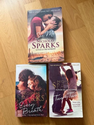 Nicholas Sparks romanpaket (3 böcker) engelsk text - Tre engelska pocketböcker av Nicholas Sparks: 'See Me', 'Every Breath' och 'Two by Two'.