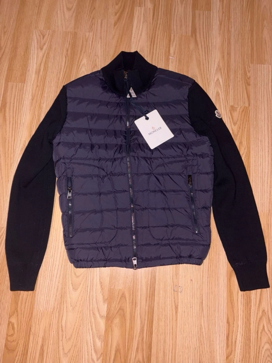 Svart pufferjacka från Moncler