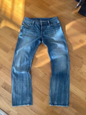Vintage Diesel Jeans - Vintage straight leg jeans.  Brand: Diesel Tagged size: W33  Waist (flat): 42cm Length: 108cm Leg opening: 21cm  Follow my profile for 10% off your purchase!  More jeans available on my profile.  Nr: 38