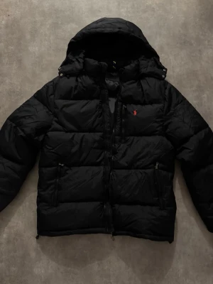 Svart jacka från Polo Ralph Lauren - Säljer en svart jacka från Polo Ralph