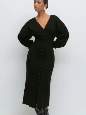 Slutsåld klänning Gina Tricot - Oanvänd fin stickad svart klänning från Gina Tricot. Slutsåld på hemsidan!