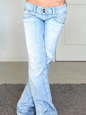 Pepe jeans - Midjemått: 39cm rakt över, innerbenslängd: 82cm 💗