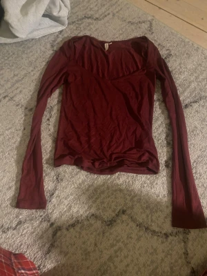 Nelly Romace top  - Säljer denna jättefina topp från Nelly , Nästan aldrig använd 💓💓💓