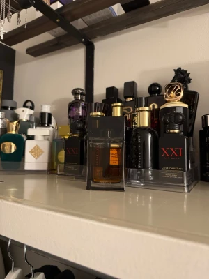 Dior homme parfum discontinued - Sällsynt batch som inte tillverkas längre så den kommer bara stiga i värde! 85ml av 100 kvar