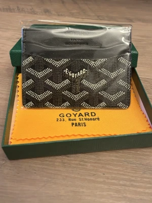 Plånbok - Tjena säljer en riktigt fett plånbok som är helt ny och oanvänd.