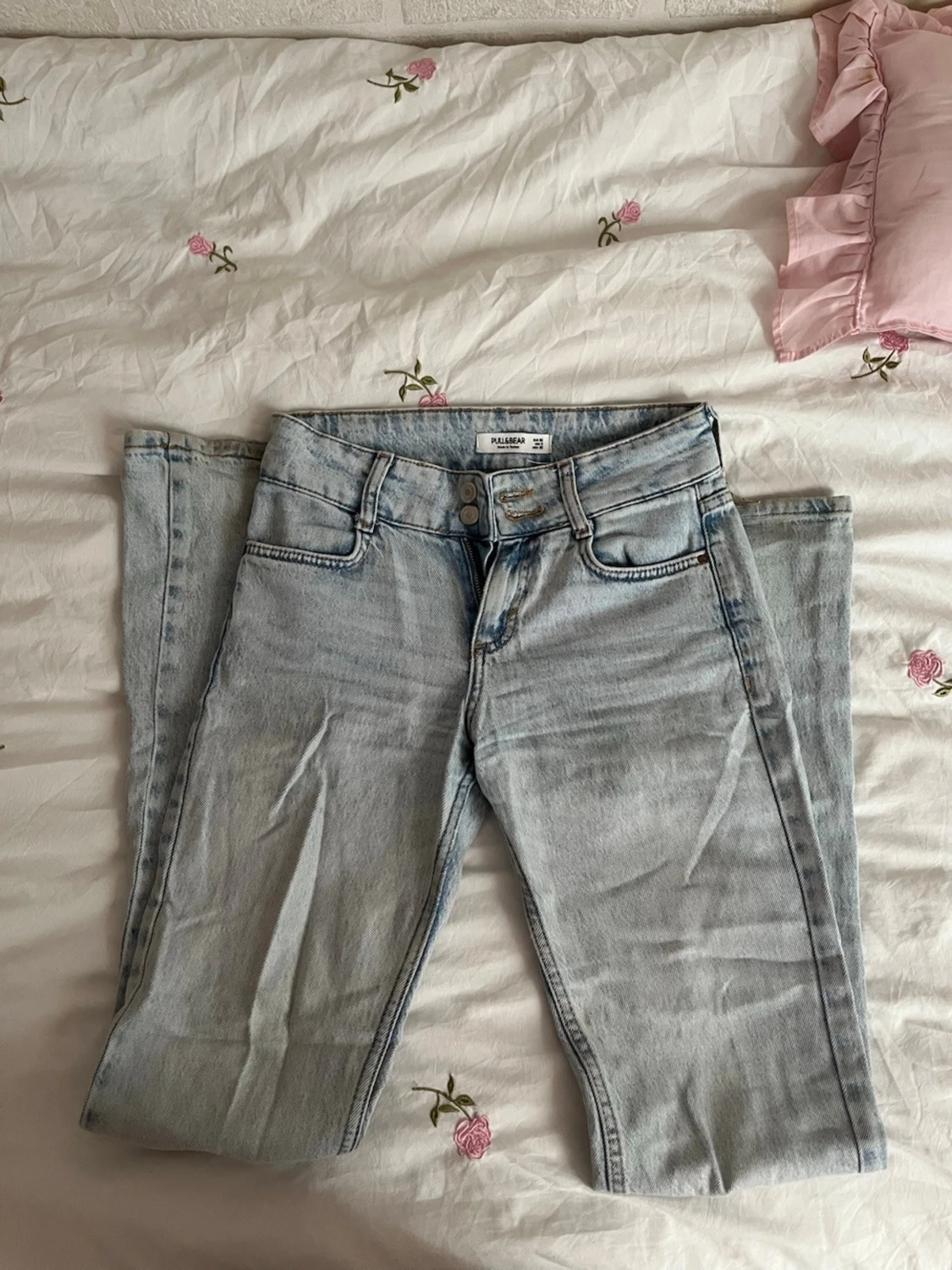 Ljusblå bootcut jeans från Pull&Bear - 1
