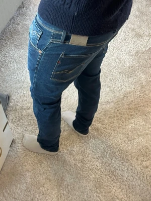 Replay anbass jeans  - Replay Jeans | skick 9/10 | Storlek 33/34 | Pris - 549kr | Modellen är ca 181cm lång | Hör av dig vid minsta fråga eller fundering!!