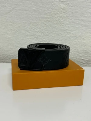 Lv Bälte  - Helt nytt aldrig använd. Storlek 110cm. Snabb frakt. Skriv vid fler frågor. Endast bälte