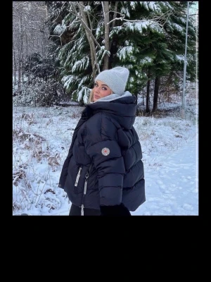 C.A.Y.A jakke - Selger denne super fine C.A.Y.A jakka i str xxs men passer xxs-liten m🤍Den er pent brukt og bare spørr hvis det er noe du lurer på🫶🏼