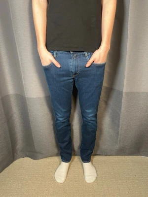 Replay anbass - Tja!| Säljer detta paret feta jeans från Replay!| Modell:Lapp saknas, men sitter som anbass!| Kontakta mig vid minsta fråga!| Pris alltid diskuterbart!| //Nils