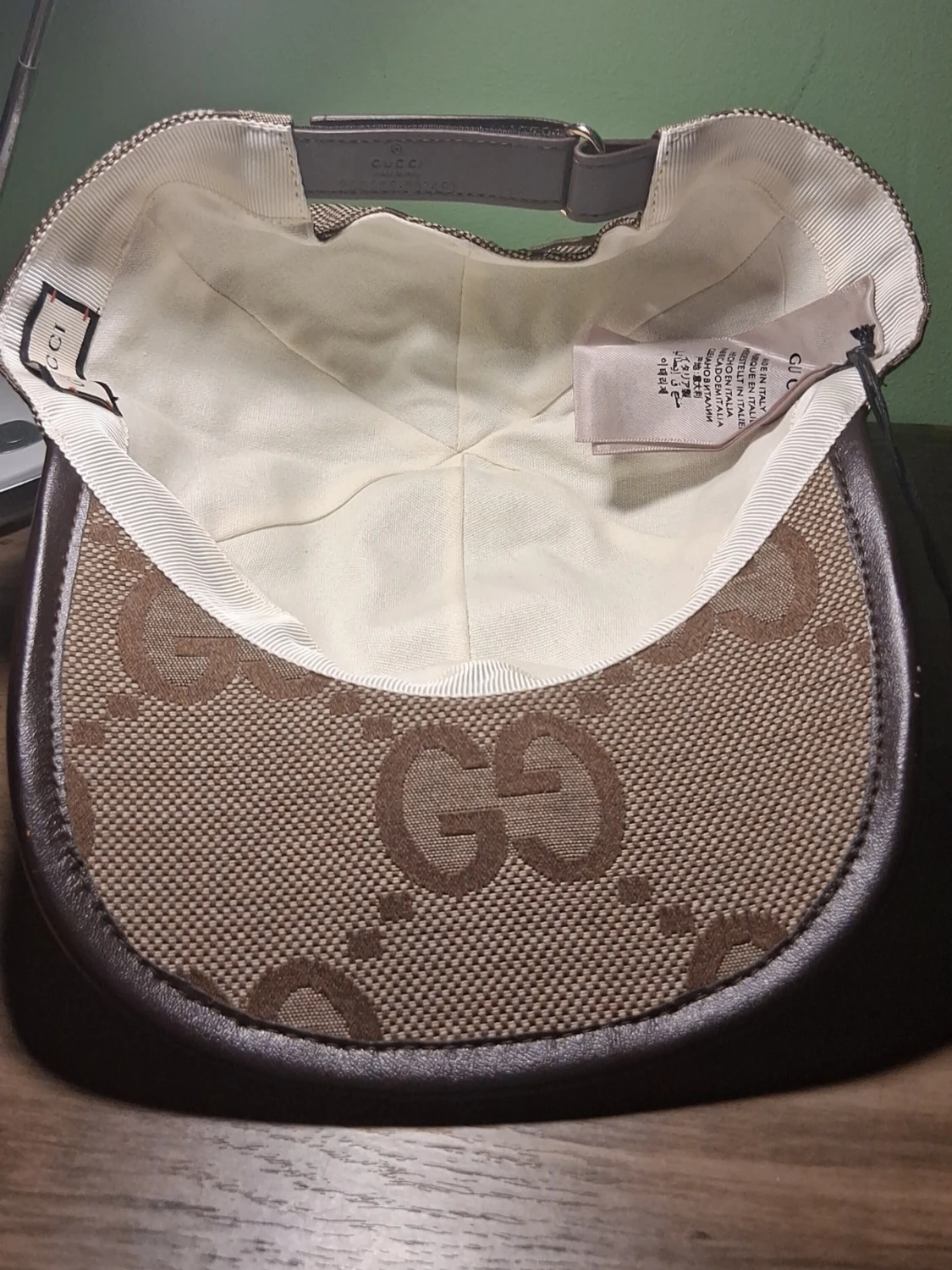 Beige keps från Gucci med GG-mönster - 2