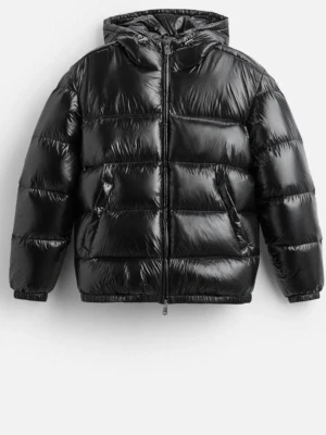 Svart glansig zara pufferjacka  - Svart zara pufferjacket i mycket bra skick nypris cirka 1300kr. Storlek L