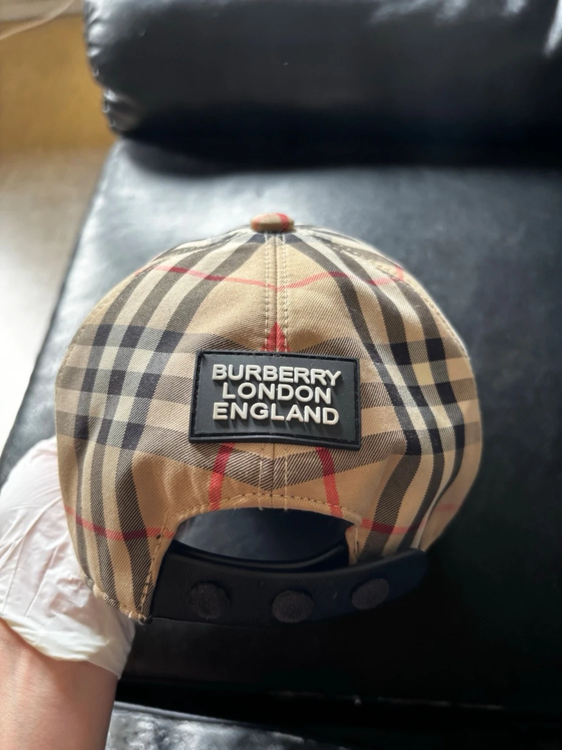 Beige keps med klassiskt rutmönster - 2