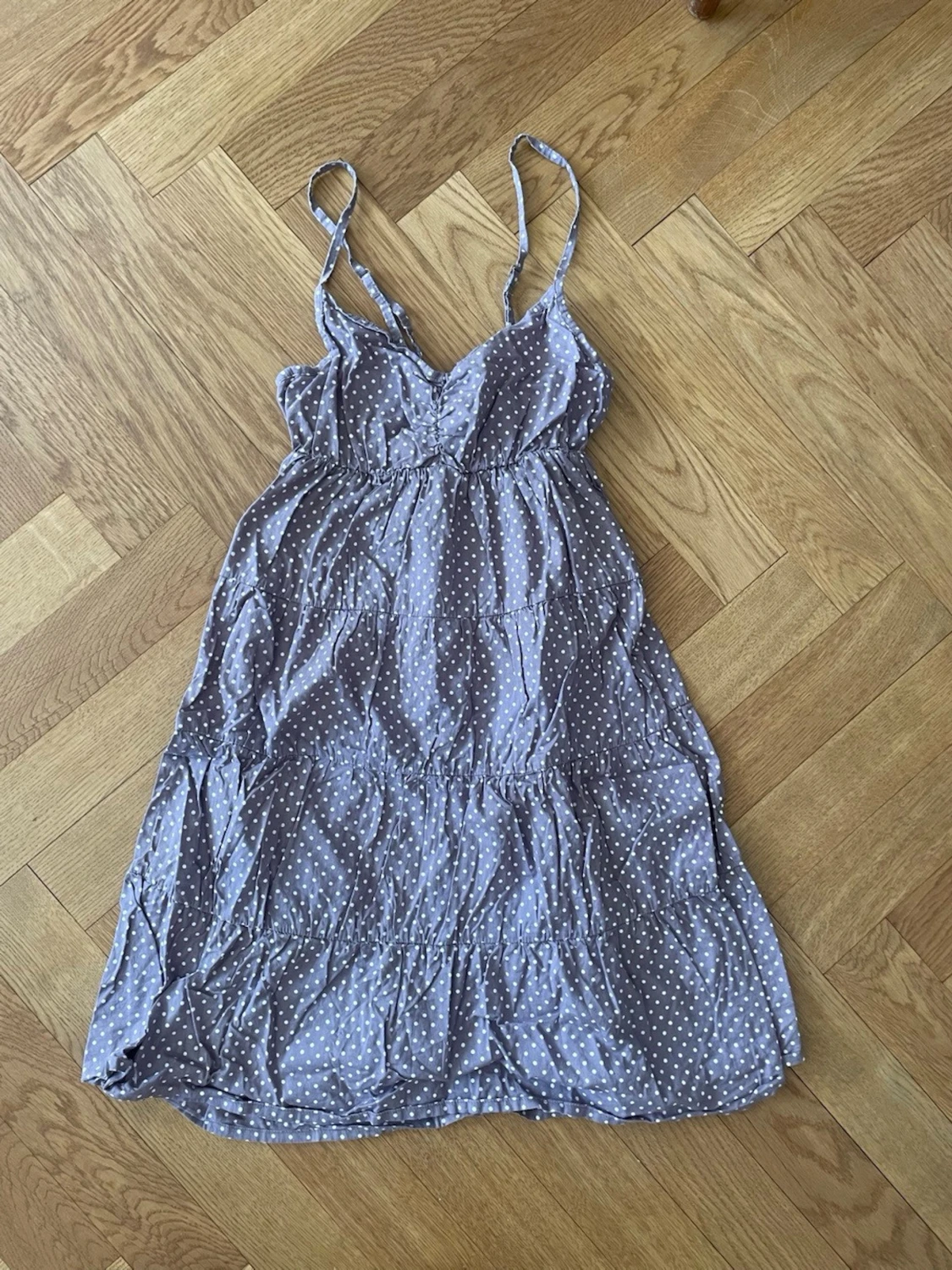 Prickig sommarklänning