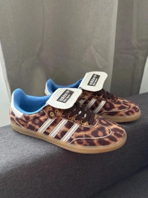 Adidas wales bonner  - This model runs smaller size so fits perfectly for size 36 or 36 1/2. Price can be negotiable for serious buyer  ( size 38 available too , dm for more info) 