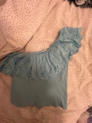  topp från Zara  - Supersöt ljusblå topp från Zara!!💖🌸🌸