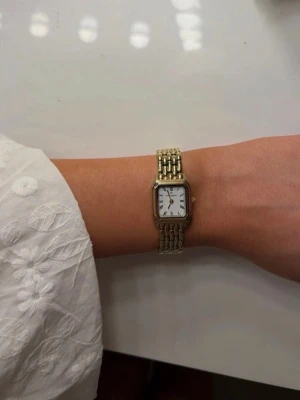 Mockberg klocka - Säljer denna snygga klocka då den inte kommer till användning längre tyvärr, den är i väldigt bra skick men och köptes för ca 1 år sen och inte använd jätte mycket, därav priset❤️