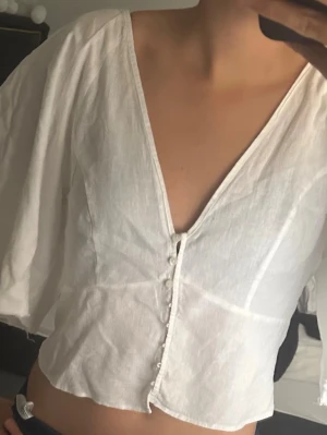 Vit blus - Vit blus skulle säga storlek M/S
