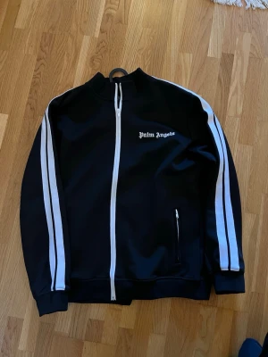 Palm Angels tröja - Svart palm angles tröja säljes pga för liten nästan aldrig använd