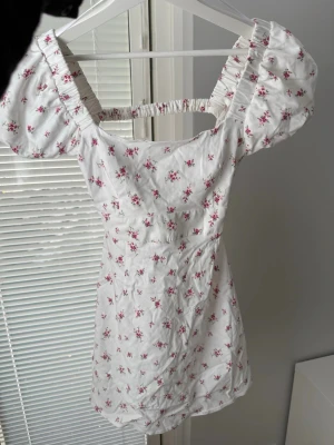 Klänning - Ny med lappar