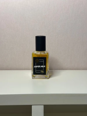 Super Milk parfym 30ml - Super Milk parfym 30 ml, inte tagit många spray som syns på bilderna.