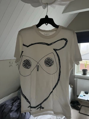 Knowledge Cotton Apparel T-shirt - Hej! Jag säljer en otroligt fet T-shirt! Inga skador osv!